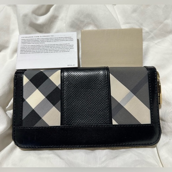 Vintage BURBERRY zip around black wallet credit card holder in tartan pattern - Picture 1 of 15